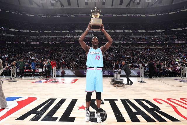 哈特21+15恩比德空砍34+11 尼克斯险胜76人2-0