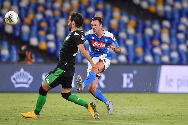 32岁内马尔沙特躺平 36岁莱万西甲拼命15场进17球